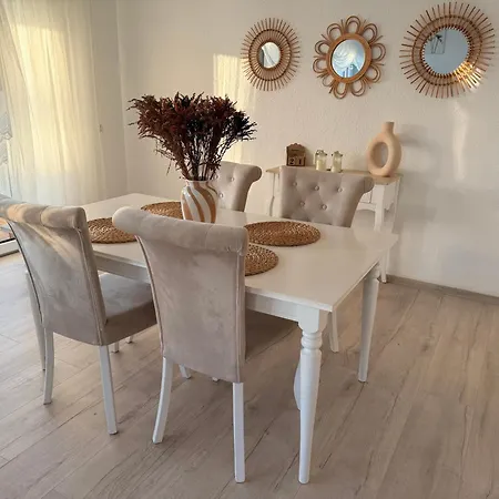 Stylish With Conservatory, Balcony Appartamento *