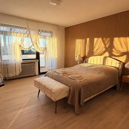 Appartamento Stylish With Conservatory, Balcony