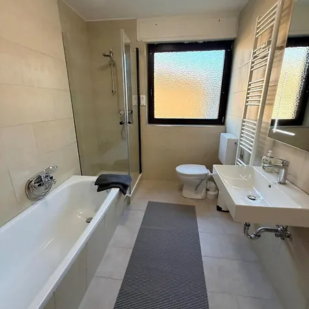 Stylish With Conservatory, Balcony Appartamento *
