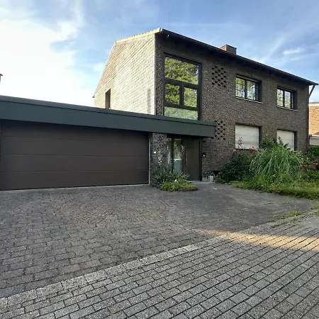 Stylish With Conservatory, Balcony Herne